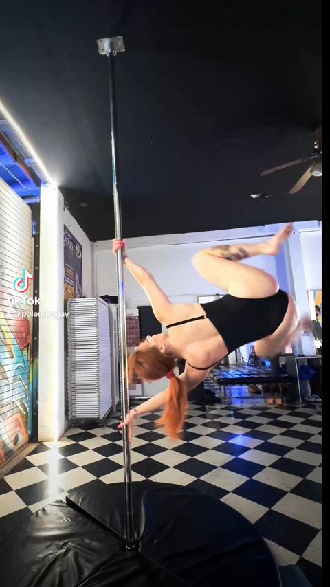 fit fit chicks fitness muscles pole dance redhead fit-girls phat-ass-white-girls