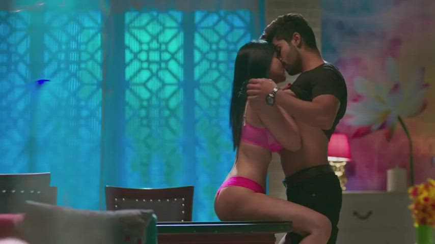 Jashn Agnihotri Sex Scene Side Boob Visible