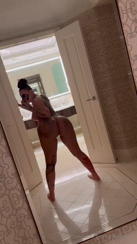 bella bellz big ass onlyfans phat-ass-white-girls gif