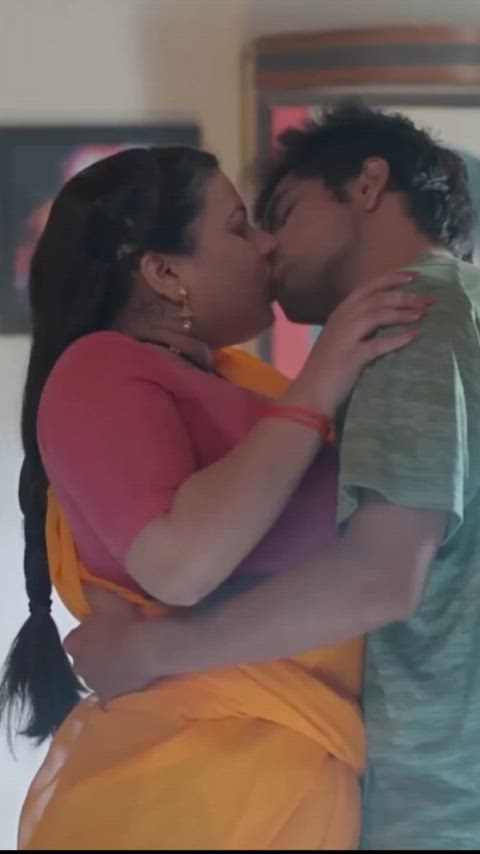 aunty bhabi chubby desi french kissing indian kiss kissing maid saree gif