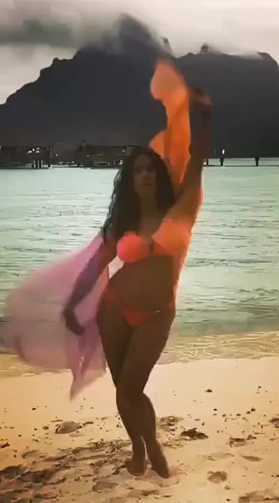 Salma Hayek beach dance