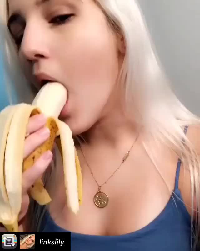 linkslily /r/Womeneatingbananas