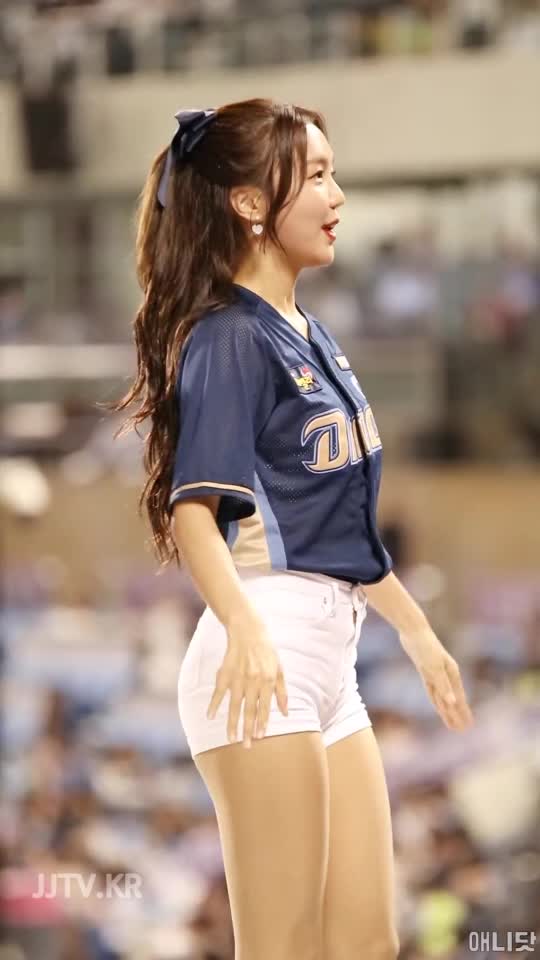 치어리더 이주희 (Cheerleader Lee Ju Hee) 흰색 반바지 짤티비 - JJTV.KR