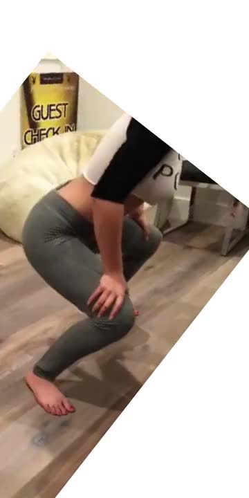 Ariel Winter's twerking crease, in motion