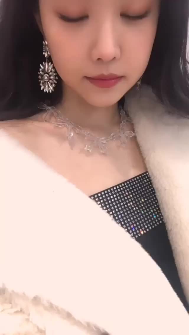 Naeun Instagram Story (181221) - Imgur