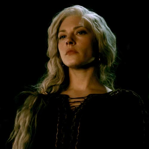 Whats a Queen to do Vikings @KatherynWinnick