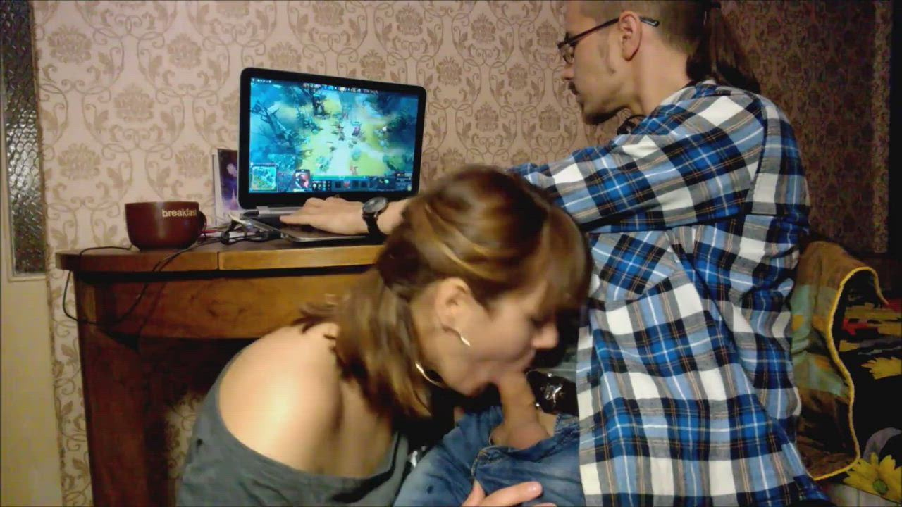 Dota 2 Blowjob- The Best Way To Distract From The Game