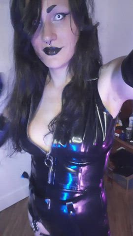 Who wants a rubberdoll goth girlfriend?