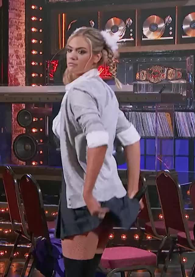 Kate Upton teasing [gif]