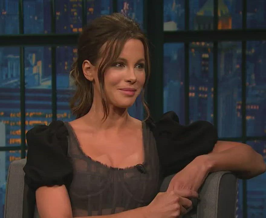 Kate Beckinsale gif