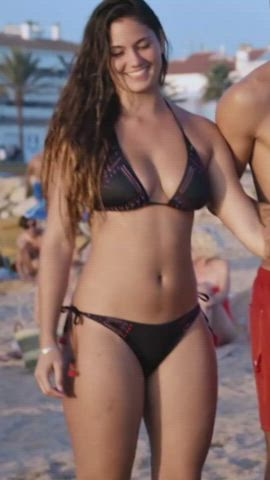 beach bikini brunette curvy gif