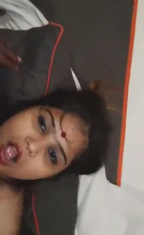 EXTREMELY HORNY BHABHI GIVING BLOWJOB TO HER DEVAR [LINK IN COMMENT] ??