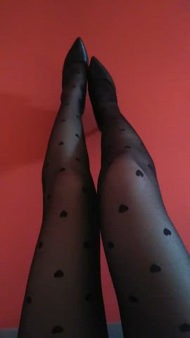 Who likes black pantyhose?