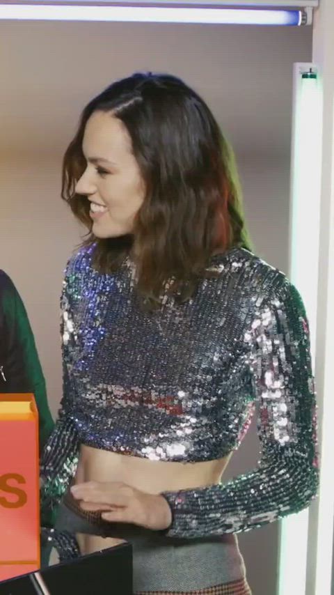 belly button daisy ridley belly gif
