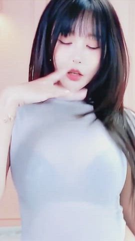 asian dancing korean tiktok gif