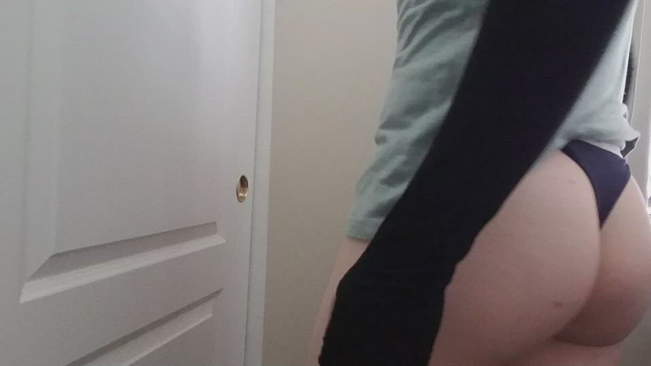 Love spanking my ass... do you wanna try?