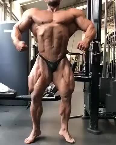 Charly Rodriguez Hernandez gym posing