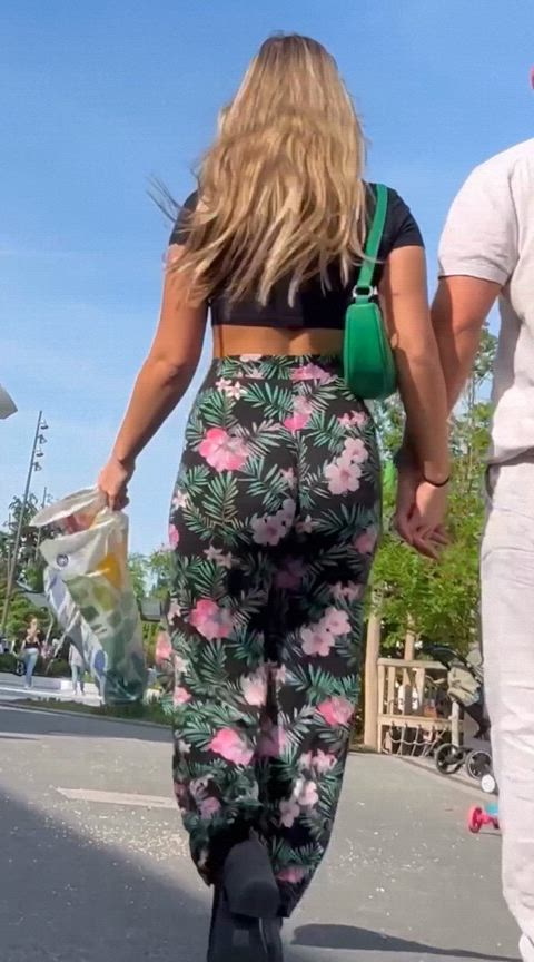 ass candid jiggling leggings gif