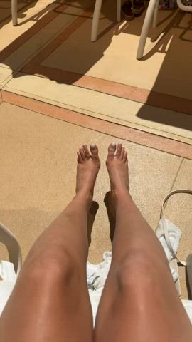 OC Cutie feet by the pool 😇