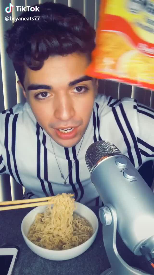 ? TOP RAMEN! ? what’s ur fav flavor? #asmr #asmreating #foodasmr #ad #ramen #mukbang