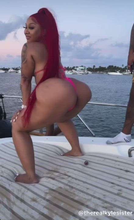 Ass Clapping Celebrity Ebony Public Thick Twerking gif