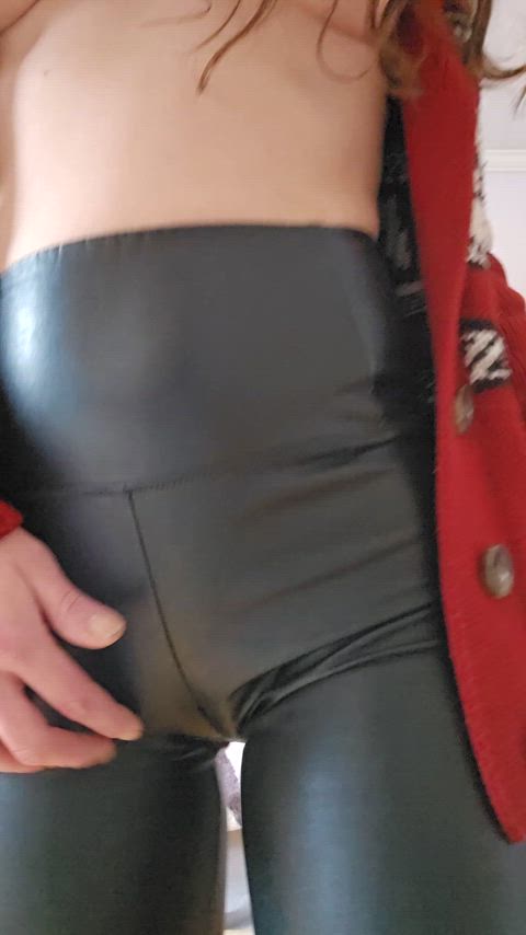 amateur ass brunette latex milf natural tits onlyfans pale pussy lips spanking amateur-girls