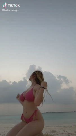 big tits bikini white girl gif