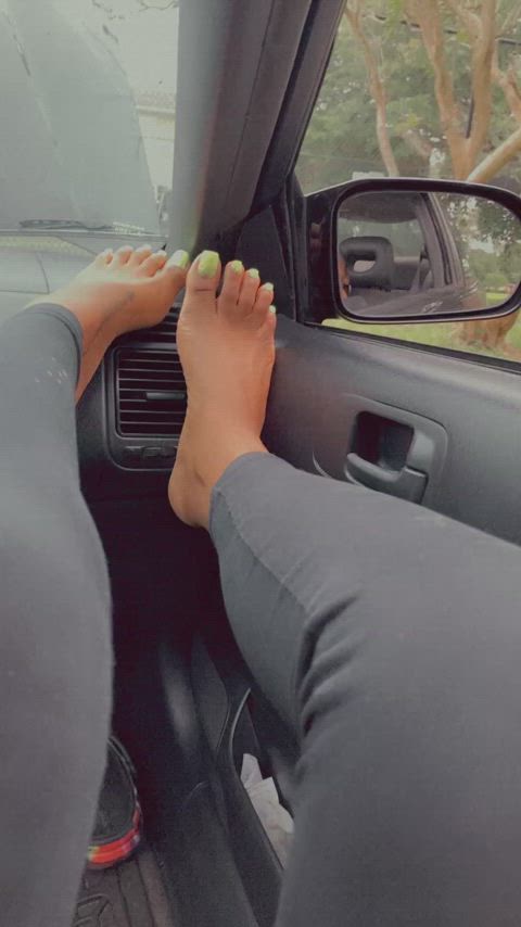 feet feet fetish holesandsoles soles toes gif