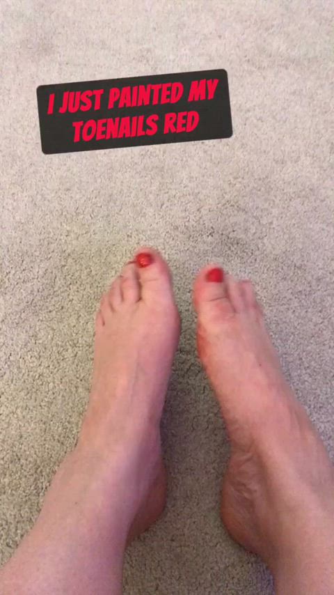 Freshly painted red toenails - better than black? 