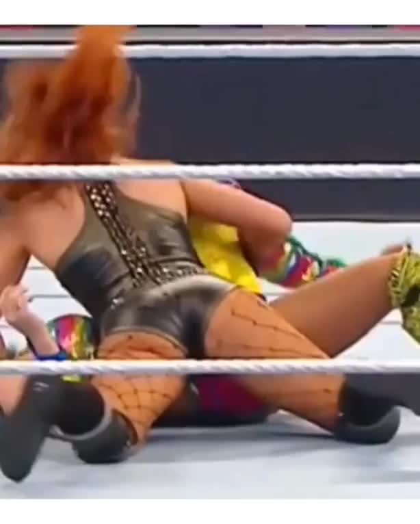 Becky Lynch ass Squeeze/Jiggle (RR19)