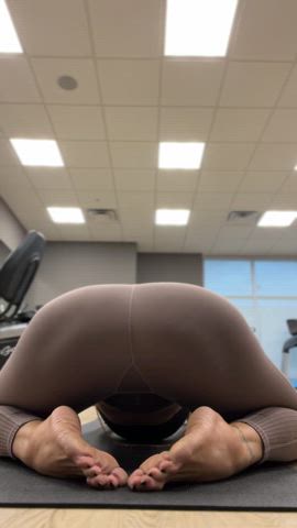 ass booty gilf milf mature milfs onlyfans yoga yoga pants gif