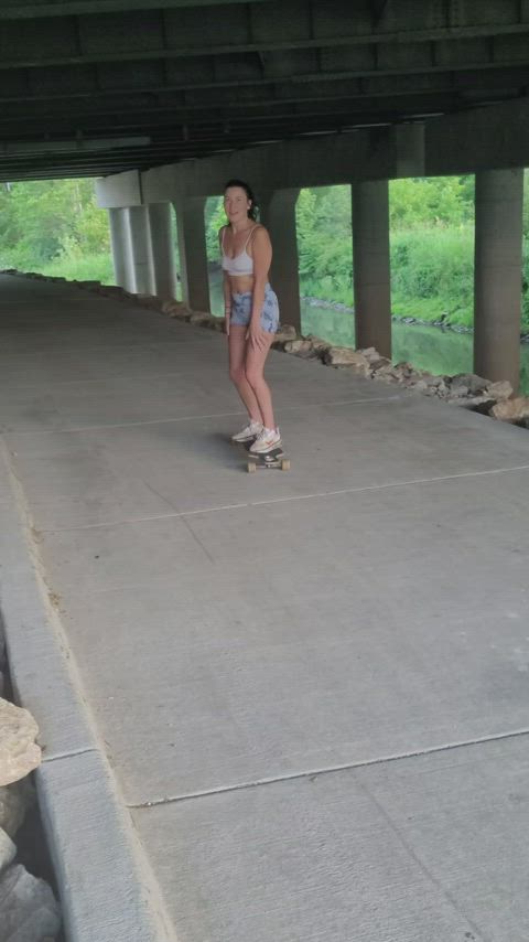 This longboard isnt the only thing I know how to RIDE