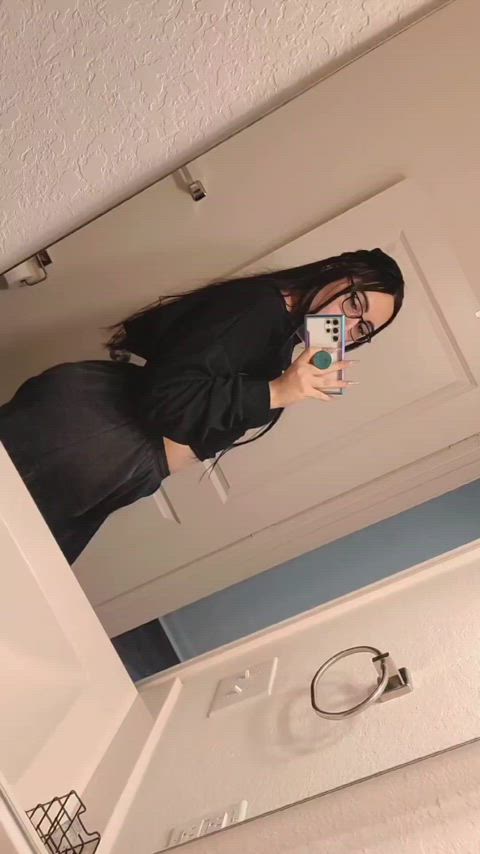 31 5'11-6' Latina Mixed, (Recently Single), Dominant Daddies? 👀 Dm me for "this