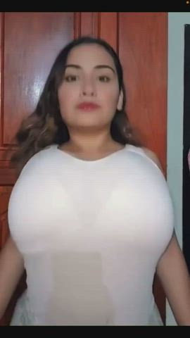 busty huge tits jiggling gif