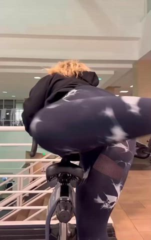 hcoxofficial - That Booty! 🍑👀😗