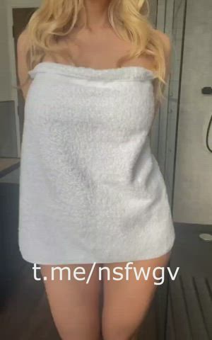 accidental big tits boobs busty exposed huge tits natural tits tits towel gif