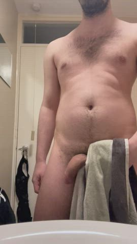 Yo losers *Experienced* Cashmaster here, Total Alpha. Big dick. Uk Size 11 feet.