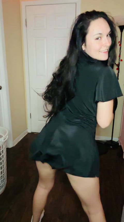 No Panties under her dress - Look for Ashlene 20yo OF angel, Link in Comments 💙