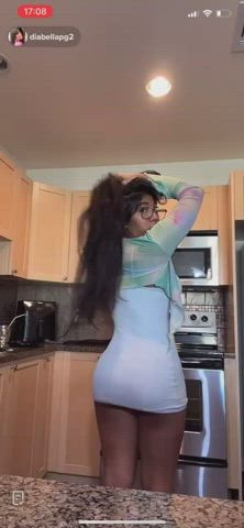 slight nip from twerk chick, zoom replay