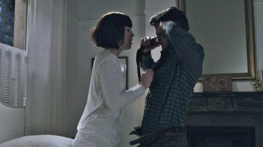 Mary Elizabeth Winstead in BrainDead [S1E6]