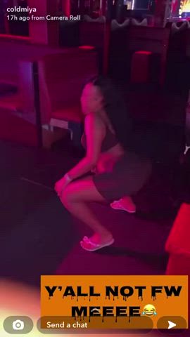 Thick Ebony twerking