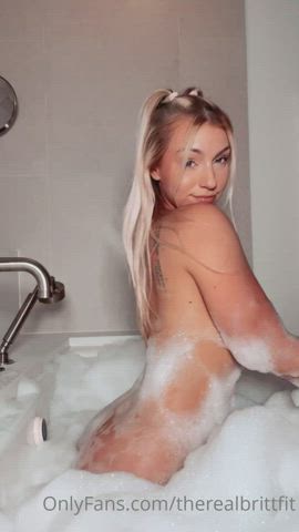 ass bathtub blonde onlyfans gif