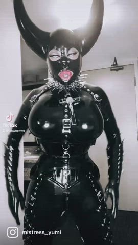 Feeling sexy in head to toe latex