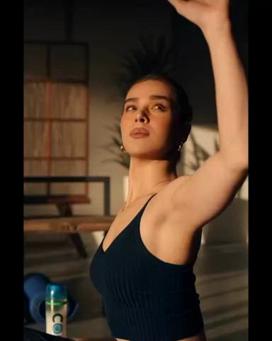 armpits celebrity hailee steinfeld gif