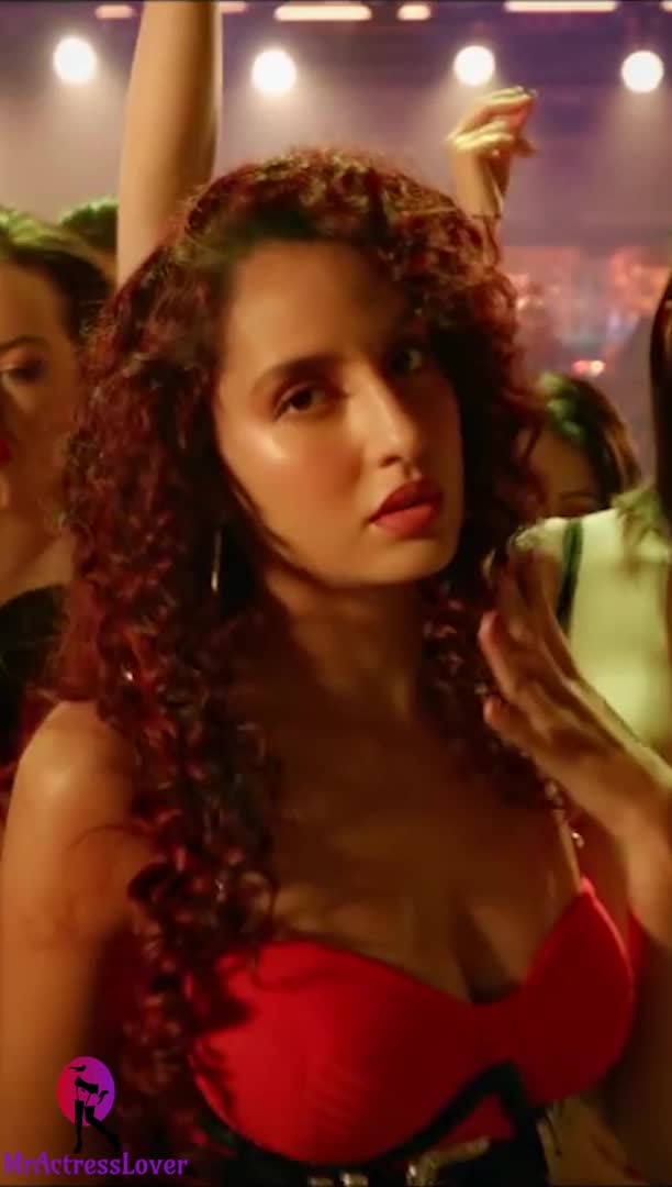 Nora Fatehi as Red Velvet Cake 🥵