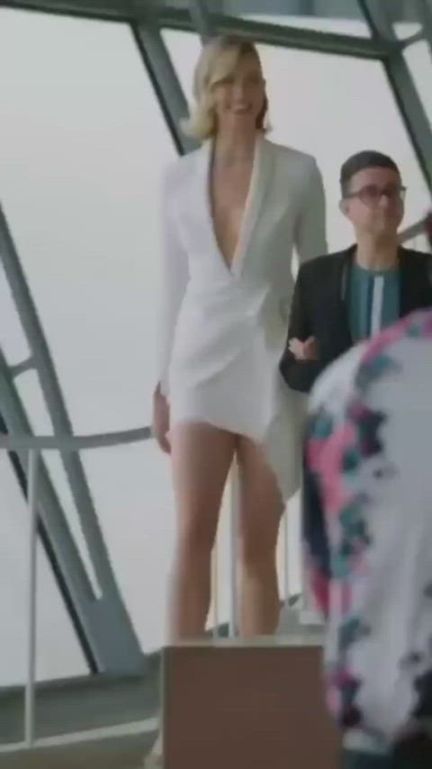 Karlie kloss, leggy