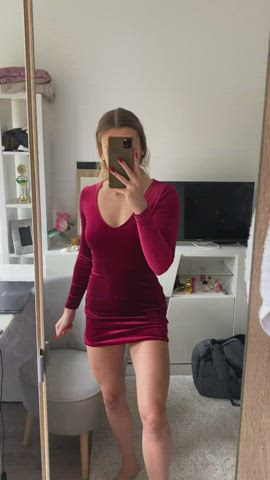 18 years old blonde booty curvy dress mirror gif
