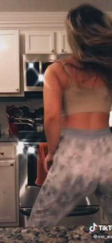 Babe Bouncing Tits Busty Dancing Latina Pawg Teen Teens TikTok Twerking gif