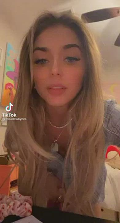 Downblouse Nipslip TikTok gif