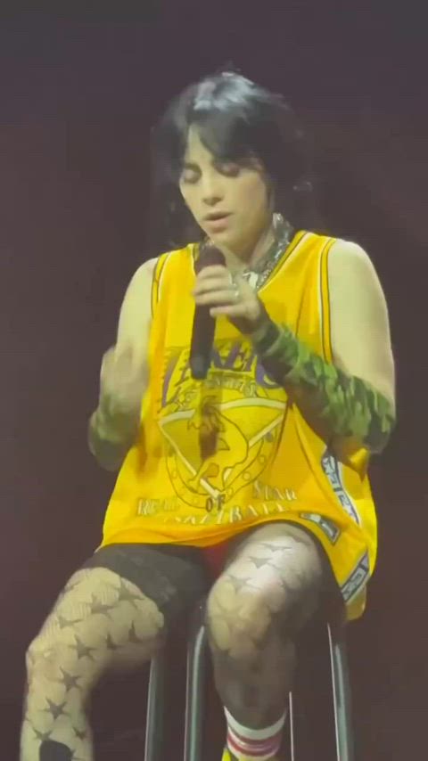 Billie spread legs😻